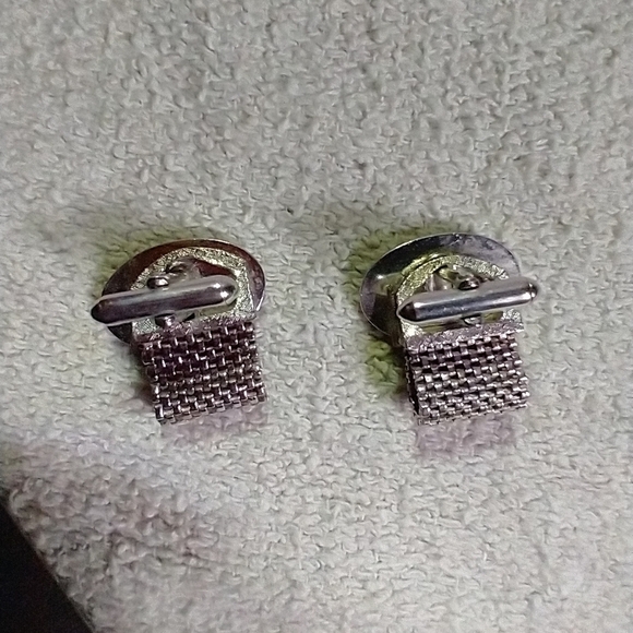 Silvertone mesh link cufflinks - Picture 3 of 3